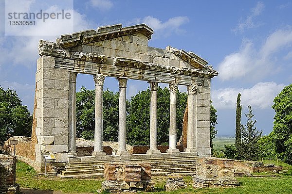 Portal des Buleuterion  antike Stadt Apollonia  Qarier Fier  Albanien  Europa