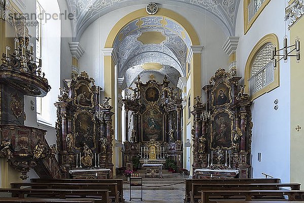 Altarraum der Institustkirche der hl. Dreifaltigkeit  geweiht 1724-1727  Bamberg  Oberfranken  Bayern  Deutschland  Europa