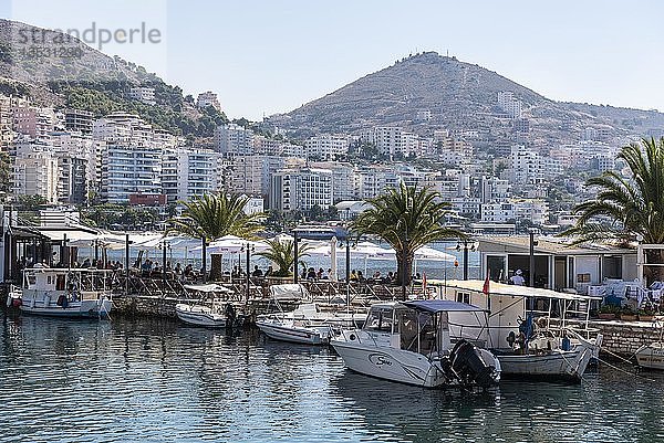 Kleiner Hafen  Restaurant  Promenade  Saranda  Albanien  Europa