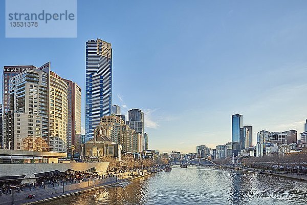 Stadtzentrum  Skyline  Wolkenkratzer am Yarra Fluss  Melbourne  Victoria  Australien  Ozeanien