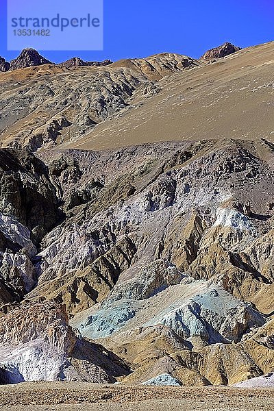 Durch Mineralien verfärbte Steine in der Künstlerpalette  Death Valley National Park  Kalifornien  USA  Nordamerika