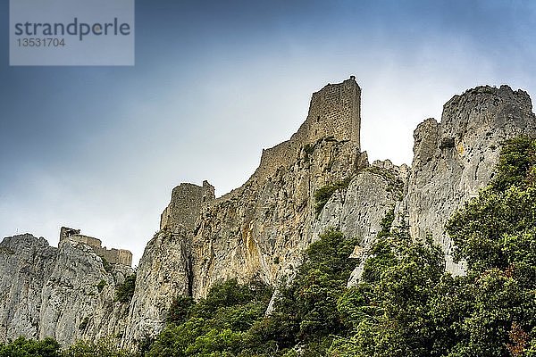 Die katharische Festung von Peyrepertuse  Departement Aude  Okzitanien  Frankreich  Europa