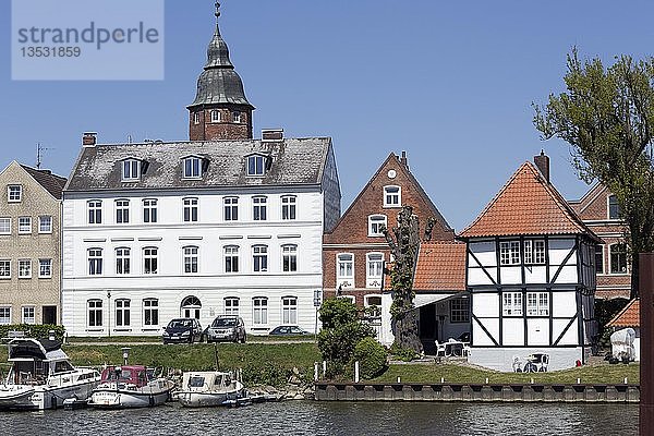 Haus Königshof  Historisches Stadthaus am Hafen und Altes Brückenhaus  Glückstadt  Schleswig-Holstein  Deutschland  Europa