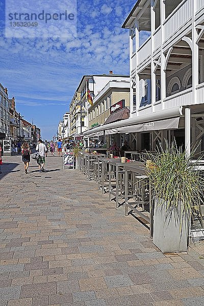 Friedrichstraße in Westerland  die Haupteinkaufsstraße  Sylt  Nordfriesische Inseln  Nordfriesland  Schleswig-Holstein  Deutschland  Europa