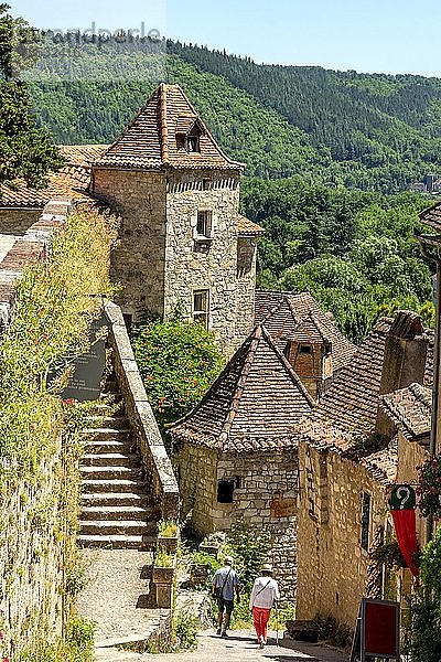 Saint-Cirq-Lapopie am Jakobsweg  Les Plus Beaux Villages de France oder Die schönsten Dörfer Frankreichs  Departement Lot  Okzitanien  Frankreich  Europa