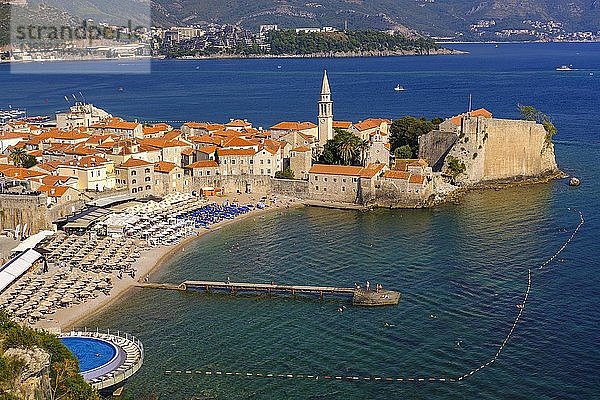 Altstadt mit Stadtstrand  Budva  Adriaküste  Montenegro  Europa