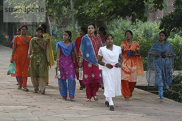 Gruppe von indischen Frauen  Agra  Indien  Südasien  Asien