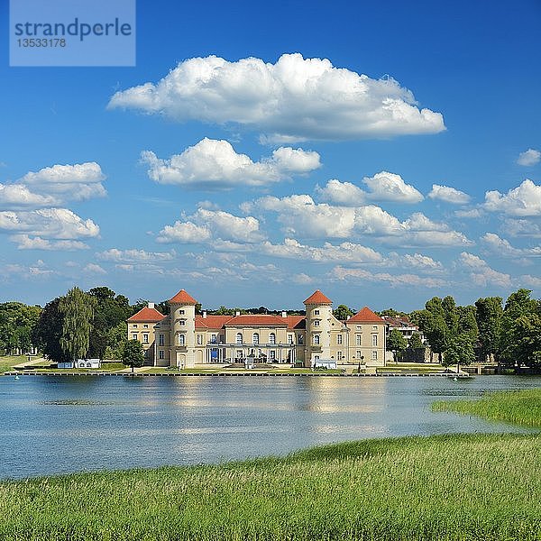 Schloss Rheinsberg am Grienericksee  Brandenburg  Deutschland  Europa
