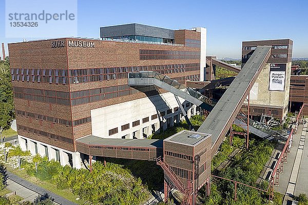 Welterbe Zeche Zollverein in Essen  Ruhrmuseum im Gebäude der ehemaligen Kohlenwäsche  Drohnenaufnahme  Essen  Nordrhein-Westfalen  Deutschland  Europa