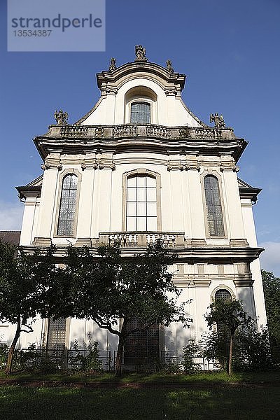 Ehemalige Zisterzienserabtei Schoental  Rückansicht der barocken Klosterkirche  von Architekt Leonhard Dientzenhofer  Schoental im Jagsttal  Baden-Württemberg  Deutschland  Europa