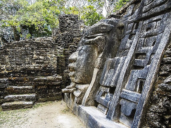 Maya-Stätte  Lamanei-Masken-Tempel  archäologische Stätte Lamanai  Bezirk Orange Walk  Halbinsel Yucatan  Belize  Mittelamerika