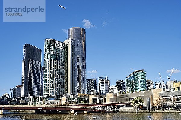 Skyline  Wolkenkratzer am Yarra Fluss  Stadtzentrum  Melbourne  Victoria  Australien  Ozeanien