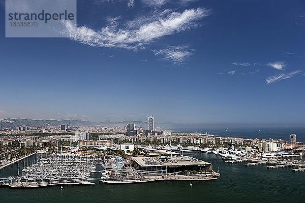 Blick auf Port Vell  alter Hafen  La Barceloneta  Barcelona  Katalonien  Spanien  Europa