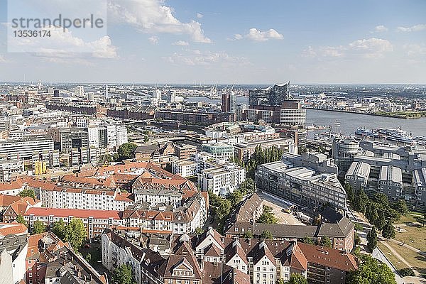 Blick über Hamburg mit Elbe  Speicherstadt und Elbphilharmonie  Hamburg  Deutschland  Europa