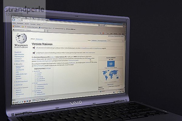 Website  deutsche Wikipedia-Webseite auf dem Bildschirm eines Sony Vaio Laptops
