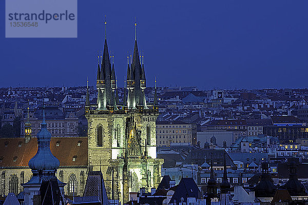 Frauenkirche vor Týn  abends  Altstädter Ring  Altstadt  Prag  Böhmen  Tschechische Republik  Europa