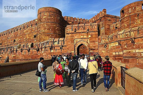 Amar Singh Tor  Lahore Tor  Eingang zum Roten Fort von Agra  Uttar Pradesh  Indien  Asien