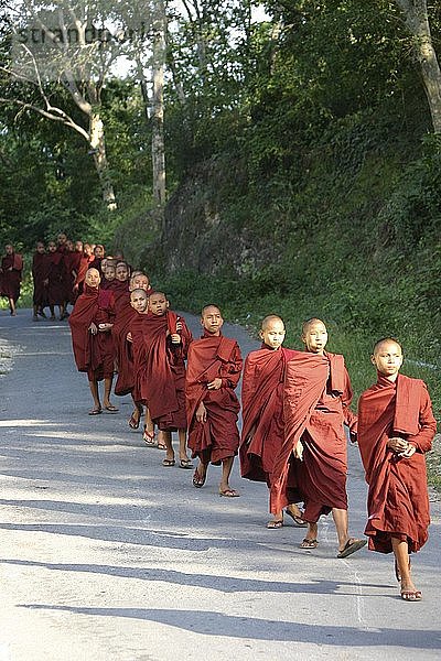 Buddhistische Mönche  Birma (Myanmar)  Südostasien
