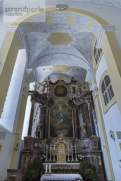 Altarraum der Institustkirche der hl. Dreifaltigkeit  geweiht 1724-1727  Bamberg  Oberfranken  Bayern  Deutschland  Europa