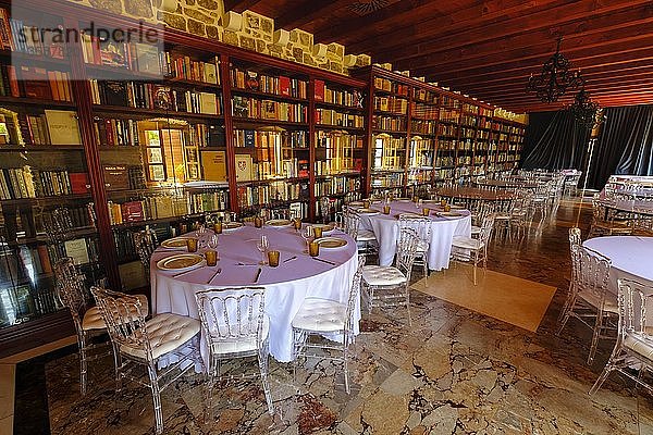 Restaurant in der alten Bibliothek im Fort  Citadela  Altstadt  Budva  Montenegro  Europa