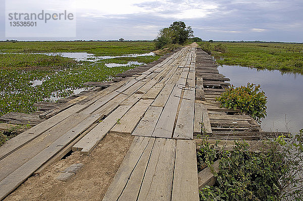 Typische Brücke an der Transpantaneira-Straße im Pantanal  Brasilien