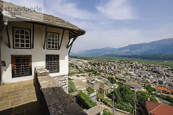 Blick vom Zekate-Haus  Festungshaus  Shtëpia e Zekatëve  Gjirokastra  Gjirokastër  Albanien  Europa