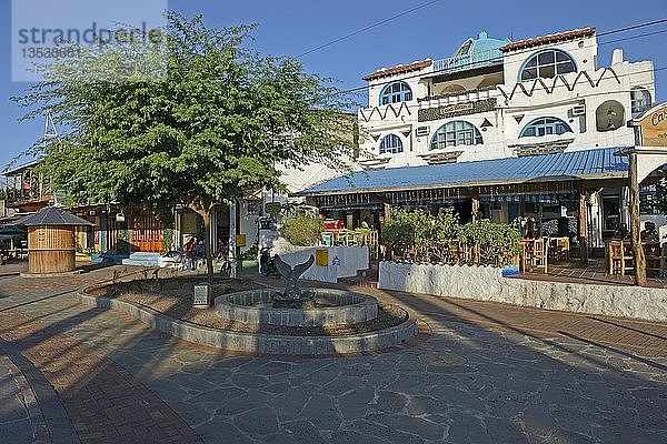 Geschäfte und Restaurants in Puerto Baquerizo Moreno  San Cristobal Insel  Galapagos Inseln  Ecuador  Südamerika
