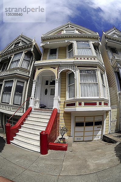 Häuser im viktorianischen Stil  Painted Ladies  Alamo Square  San Francisco  Kalifornien  USA  Nordamerika