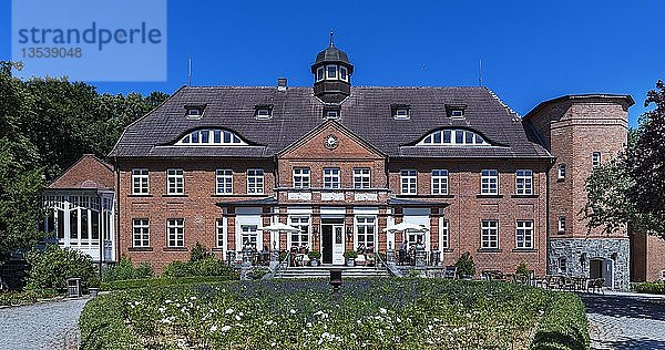 Schloss Basthorst  Schlossanlage aus dem Jahre 1823  Crivitz  Mecklenburg-Vorpommern  Deutschland  Europa