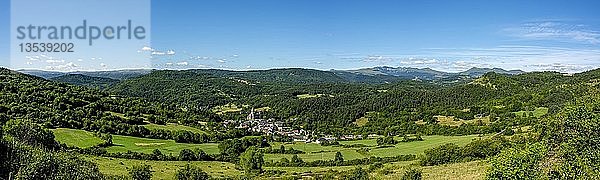 Dorf Saint Nectaire  Regionaler Naturpark der Vulkane der Auvergne  Departement Puy de Dome  Auvergne Rhône-Alpes  Frankreich  Europa