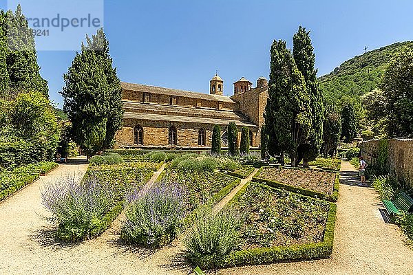 Garten der Abbaye Sainte-Marie de Fontfroide oder Abtei Fontfroide bei Narbonne  Departement Aude  Occitanie  Frankreich  Europa