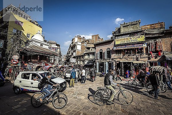 Straßenszene in der Altstadt von Kathmandu  Nepal  Asien