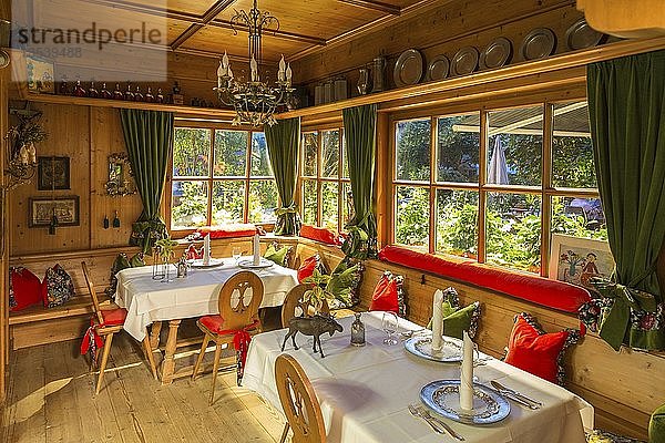 Traditionelle Bauernstube  Restaurant  Tirol  Österreich  Europa