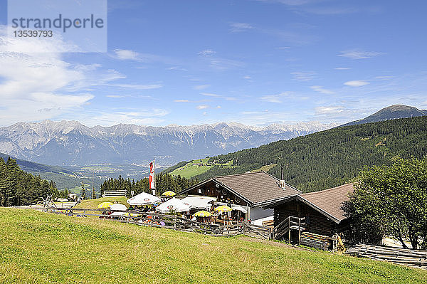 Berghütte Miederer Ochsenhütte  1582 m  Stubaier Alpen  Tirol  Österreich  Europa