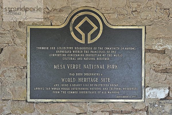 Informationstafel im Mesa Verde National Park über das UNESCO-Weltkulturerbe  Colorado  USA  Nordamerika