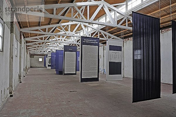 Ausstellung in einer Arbeitsbaracke im Frauenkonzentrationslager Ravensbrück  Brandenburg  Deutschland  Europa