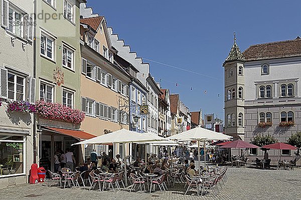 Herrenstraße mit Marktplatz und Obstofenhaus  Wangen  Allgäu  Baden-Württemberg  Deutschland  Europa