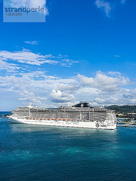 Kreuzfahrtschiff MSC Divina  Ochos Rios  Jamaika  Große Antillen  Karibik  Mittelamerika