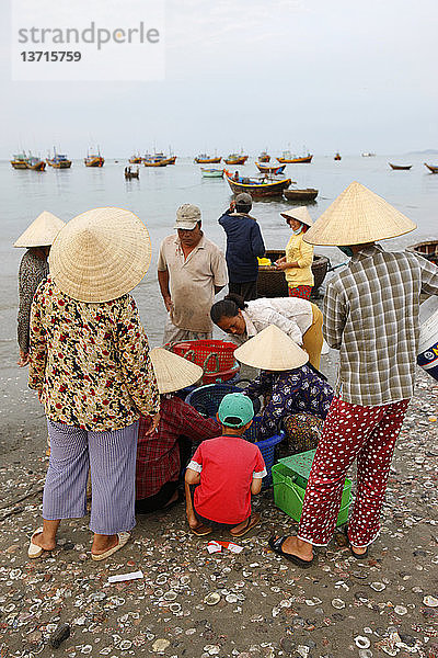 Fischmarkt am Strand von Mui Ne