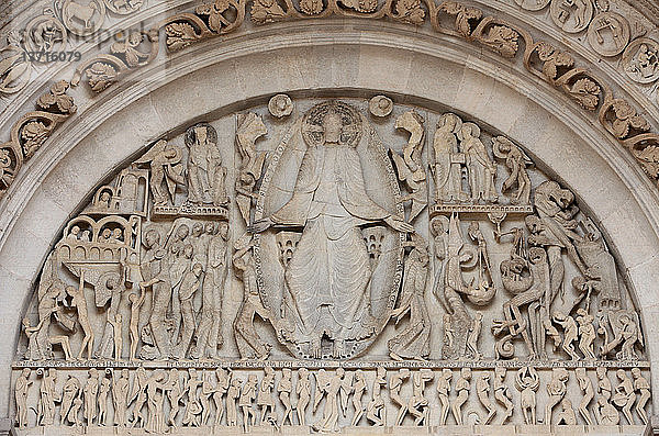 Tympanon. Das Jüngste Gericht von Gislebertus am Westportal der Kathedrale von Saint-Lazare.