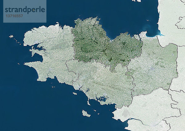 Satellitenbild des Departements Cotes-d´Armor in der Bretagne  Frankreich. Es wird im Norden durch den Ärmelkanal begrenzt. Dieses Bild wurde aus Daten zusammengestellt  die von den Satelliten LANDSAT 5 und 7 erfasst wurden.