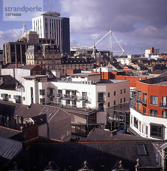Blick auf Gebäude im Stadtzentrum  Cardiff  Wales