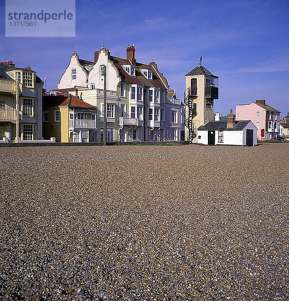 Historischer Aussichtsturm am Meer und Kieselstrand  Aldeburgh  Suffolk  England