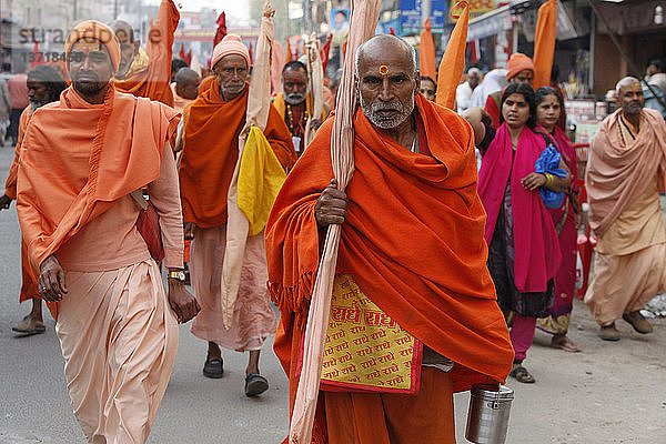 Sadhu-Prozession in Hardwar während der Kumbh Mela