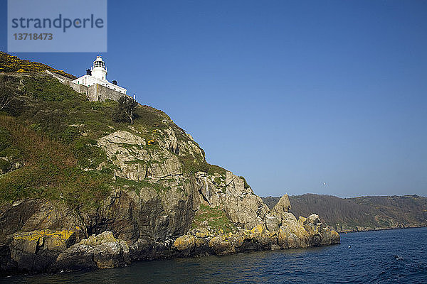 Leuchtturm über den Klippen Point Robert  Insel Sark  Kanalinseln  Großbritannien