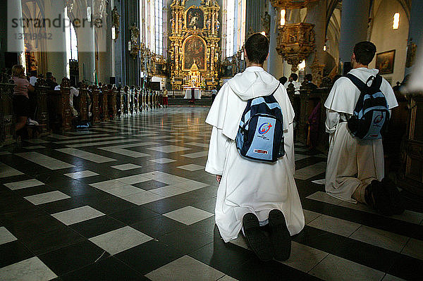 Dominikanermönche bei den Weltjugendtagen in Köln