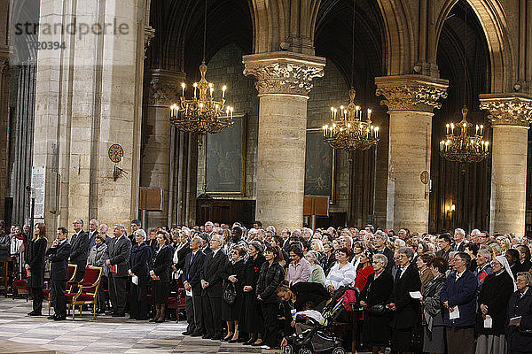 Requiem in der Kathedrale Notre Dame mit Präsident Sarkozy und seiner Frau