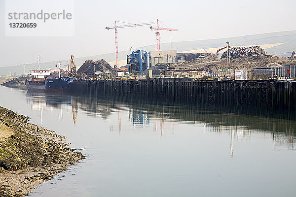 Metallschrottschiff  Newhaven  East Sussex  England