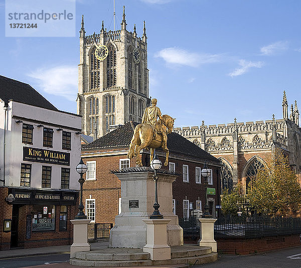 König-Wilhelm-Statue und Holy Trinity Church  Hull  Yorkshire  England