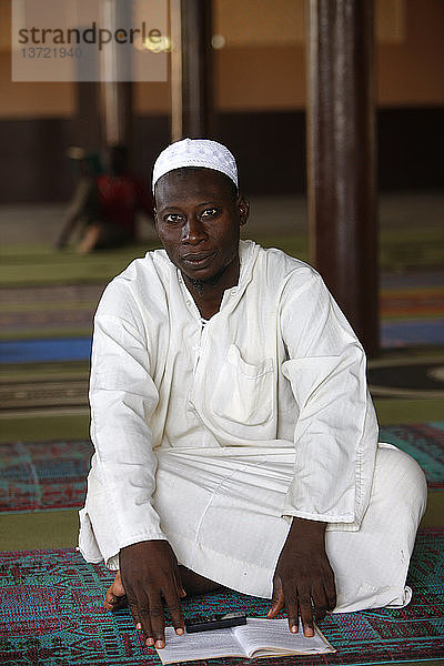 Muslim in einer Moschee in Lomate
